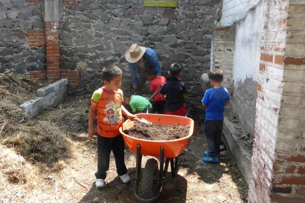 A Child's Garden of Peace - Casa Cuna - Puebla, Mexico - 2016 Getting the compost into the wheelbarrow for the garden beds. Photo by Illène Pevec A Child's Garden of Peace - Casa Cuna - Puebla, Mexico - 2016 Getting the compost into the wheelbarrow for the garden beds. Photo by Illène Pevec