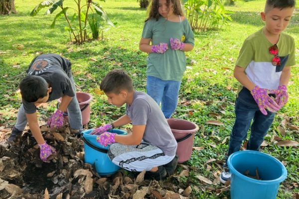 Semillas por la Vida A Child’s Garden of Peace_3 Semillas por la Vida A Child’s Garden of Peace_3